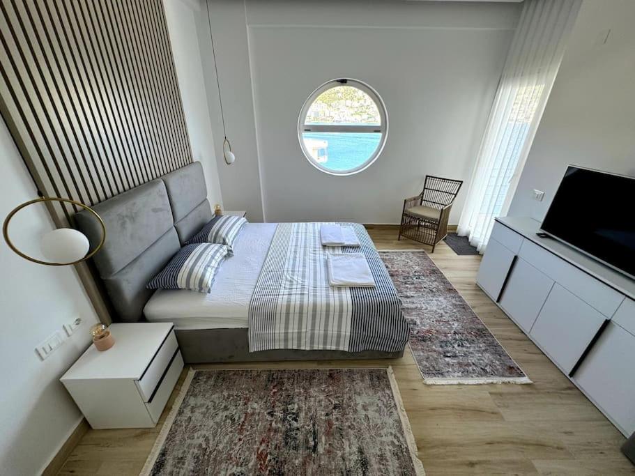 Seafront Oasis Luxury Apartment, with Sae View