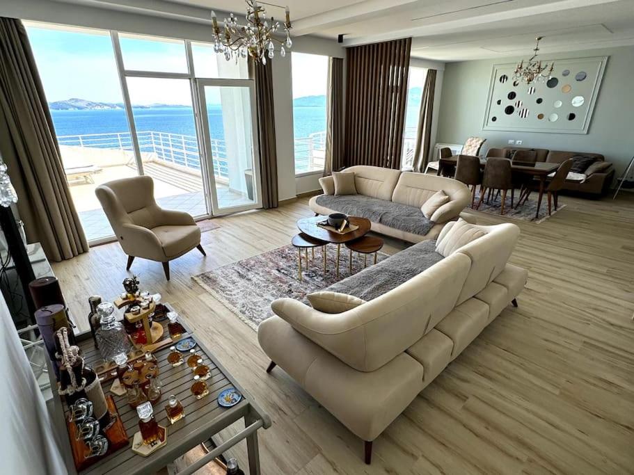 Seafront Oasis Luxury Apartment, with Sae View