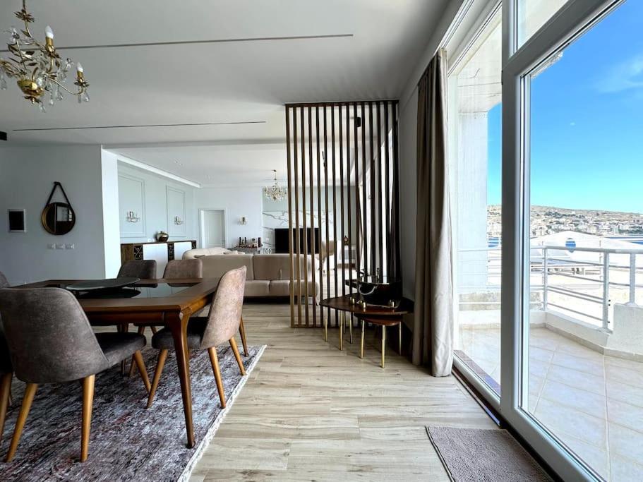 Seafront Oasis Luxury Apartment, with Sae View