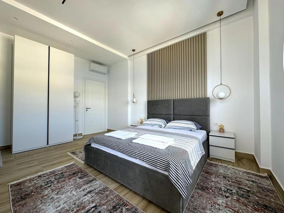 Seafront Oasis Luxury Apartment, with Sae View