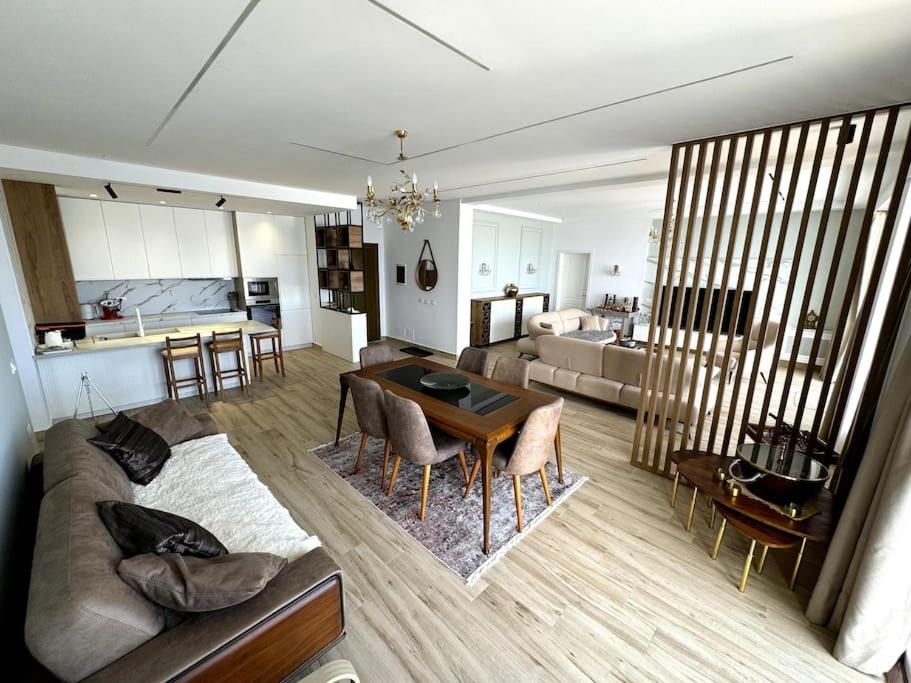 Seafront Oasis Luxury Apartment, with Sae View
