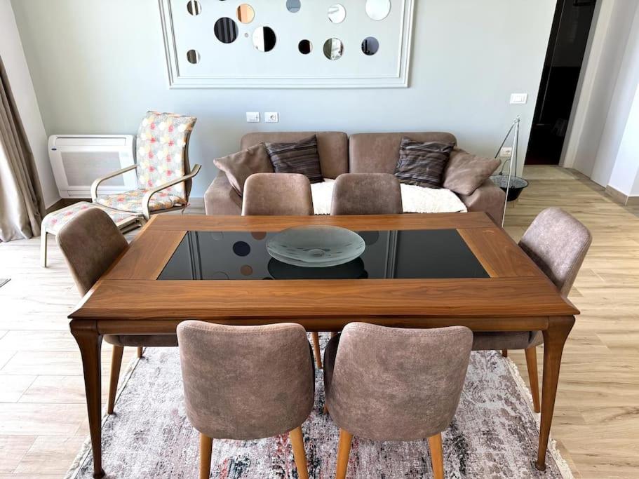 Seafront Oasis Luxury Apartment, with Sae View