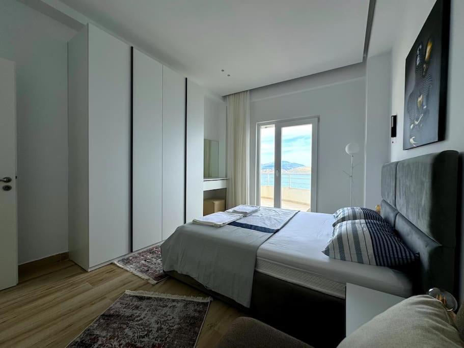 Seafront Oasis Luxury Apartment, with Sae View