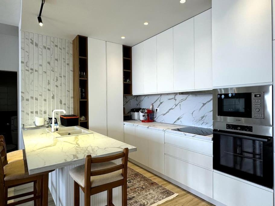 Seafront Oasis Luxury Apartment, with Sae View