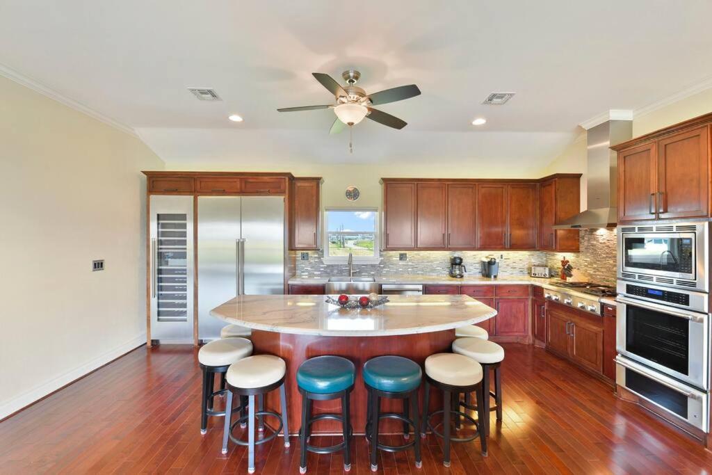Dancing with Waves Beach House with 3 bedrooms and 2 baths view 3