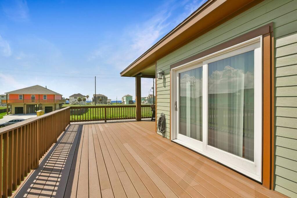 Dancing with Waves Beach House with 3 bedrooms and 2 baths view 4
