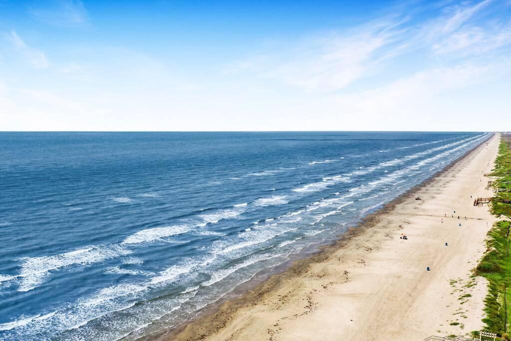 Dancing with Waves Beach House with 3 bedrooms and 2 baths view 5
