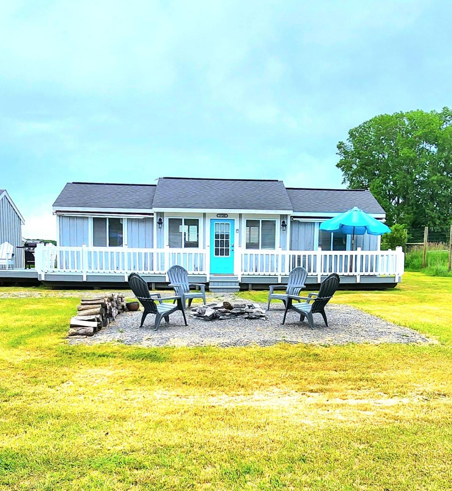Watertown Vacations - Cottage lake view with Deck and BBQ Grill - Property Image 1
