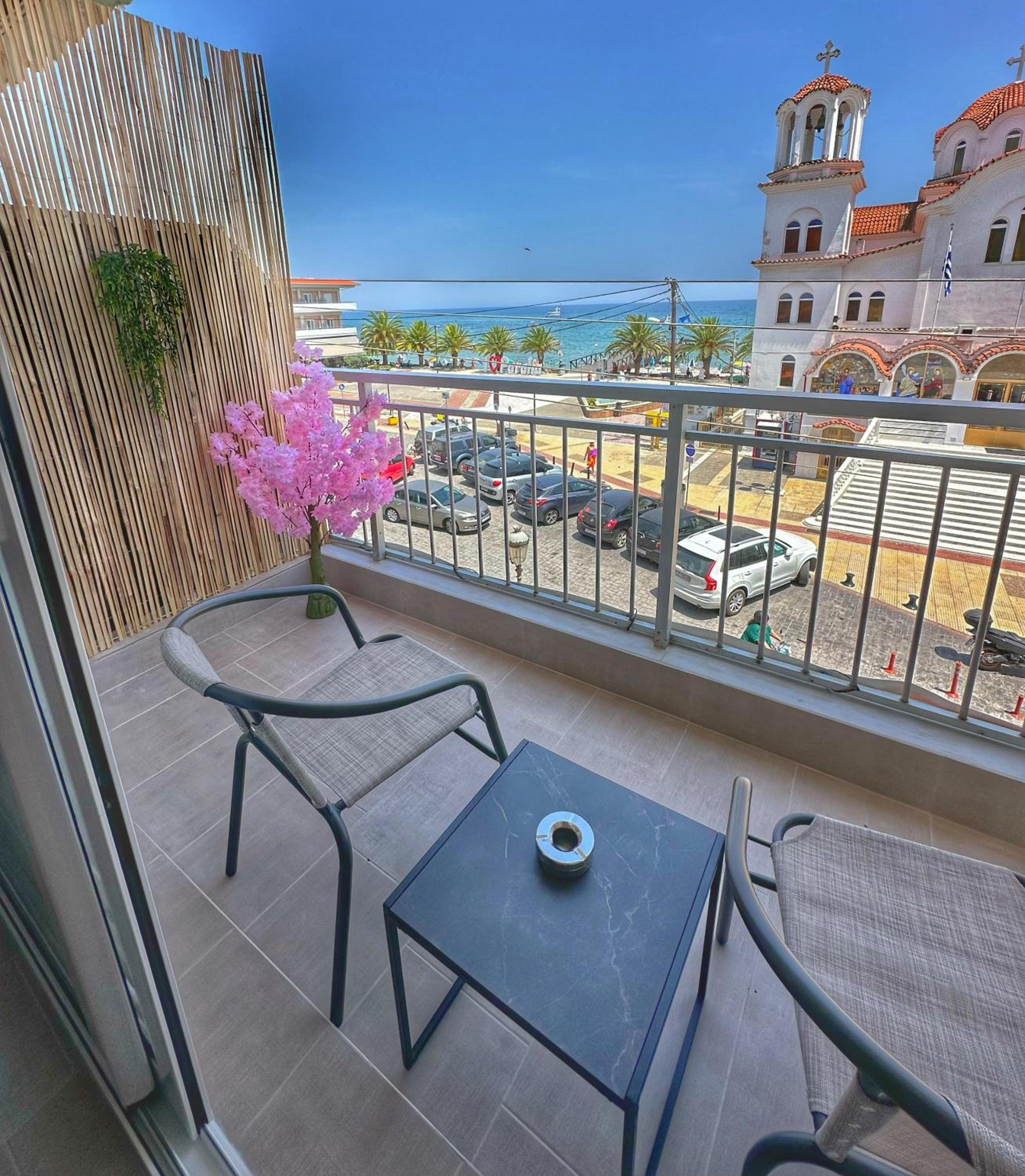 SUNRISE SEA VIEW SUITE by Eden view 2