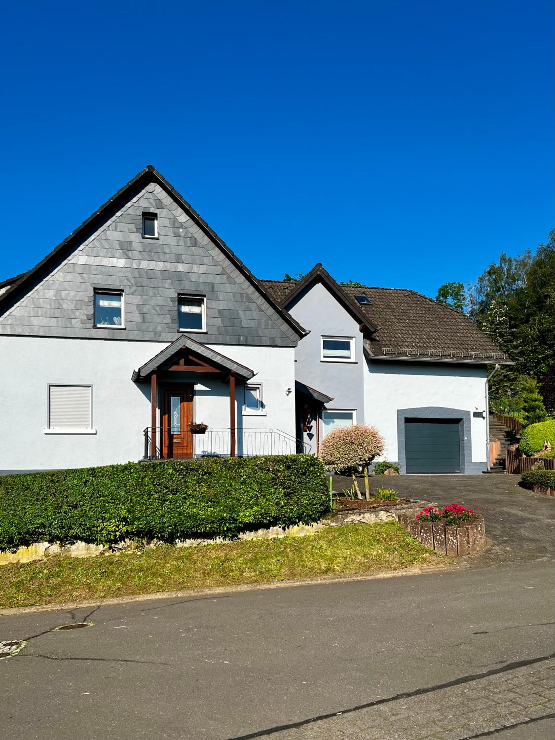 Deine-Eifel-Ferienwohnung view 3