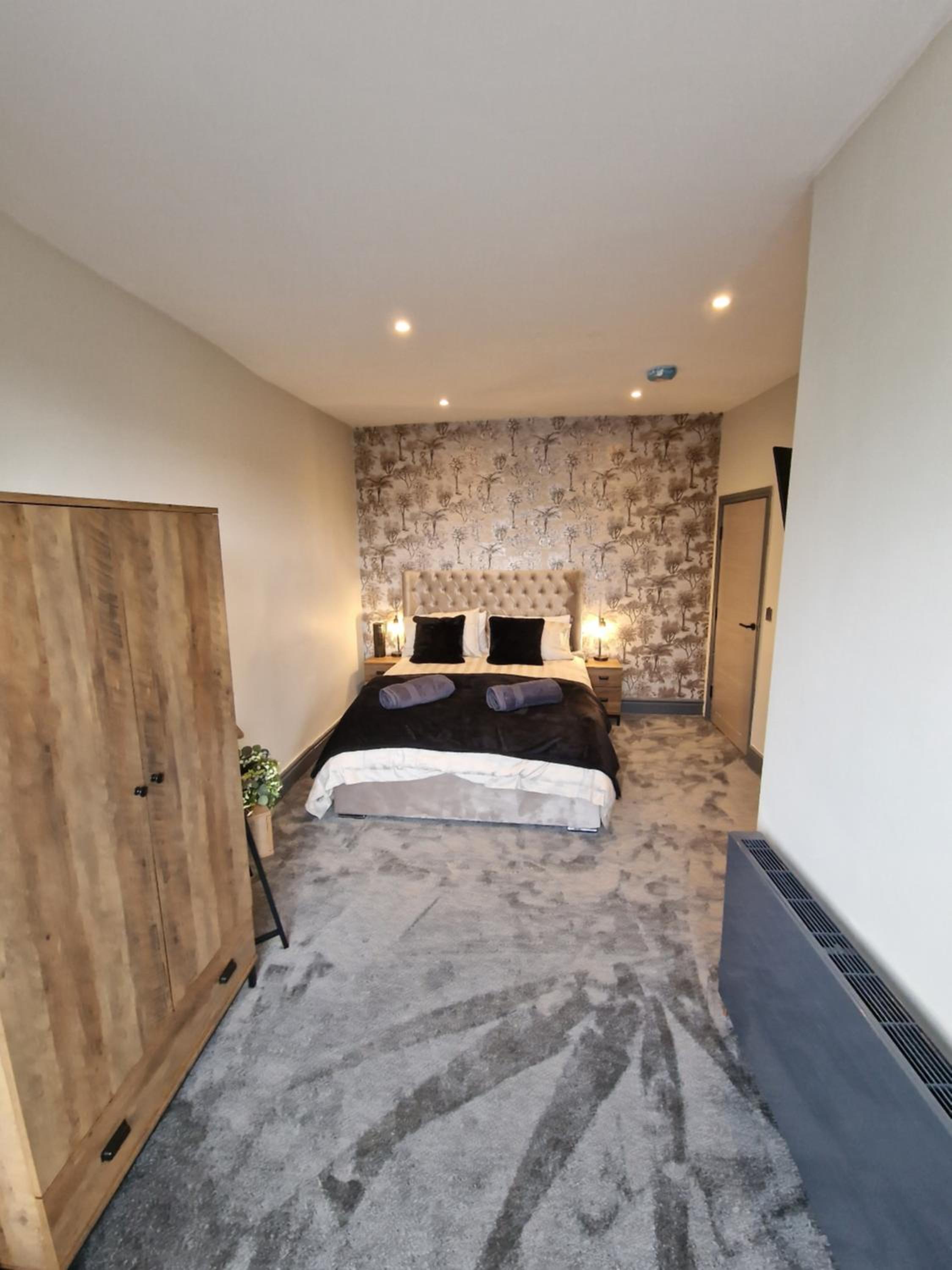 Townhouse - 6 Bed Hot Tub House view 5