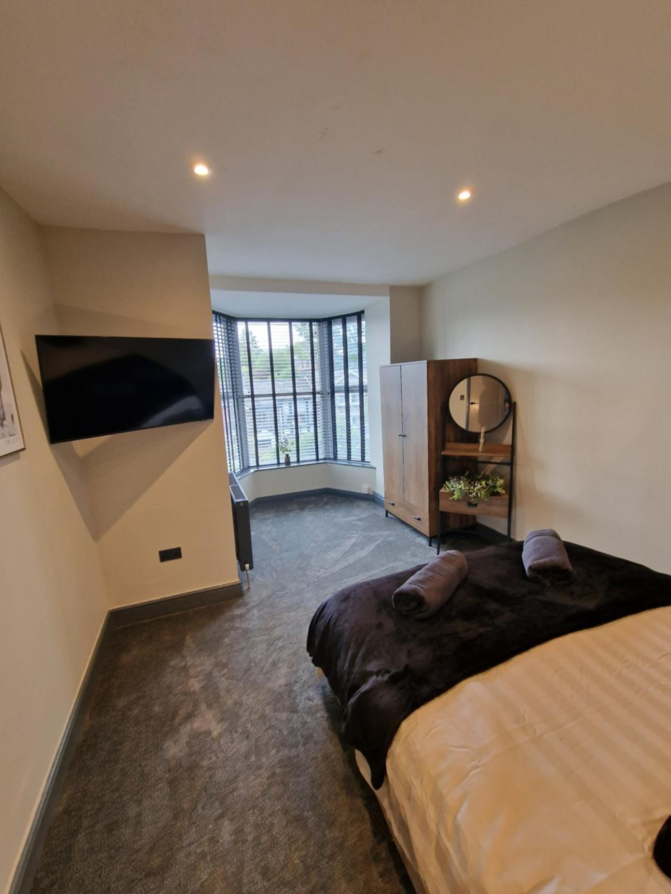 Townhouse - 6 Bed Hot Tub House view 4
