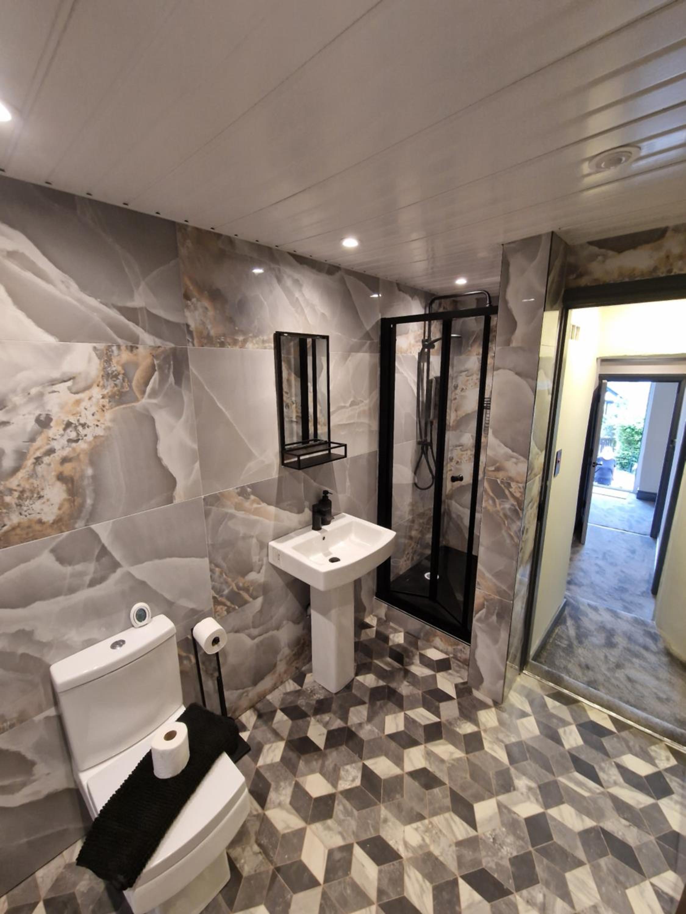 Townhouse - 6 Bed Hot Tub House view 3