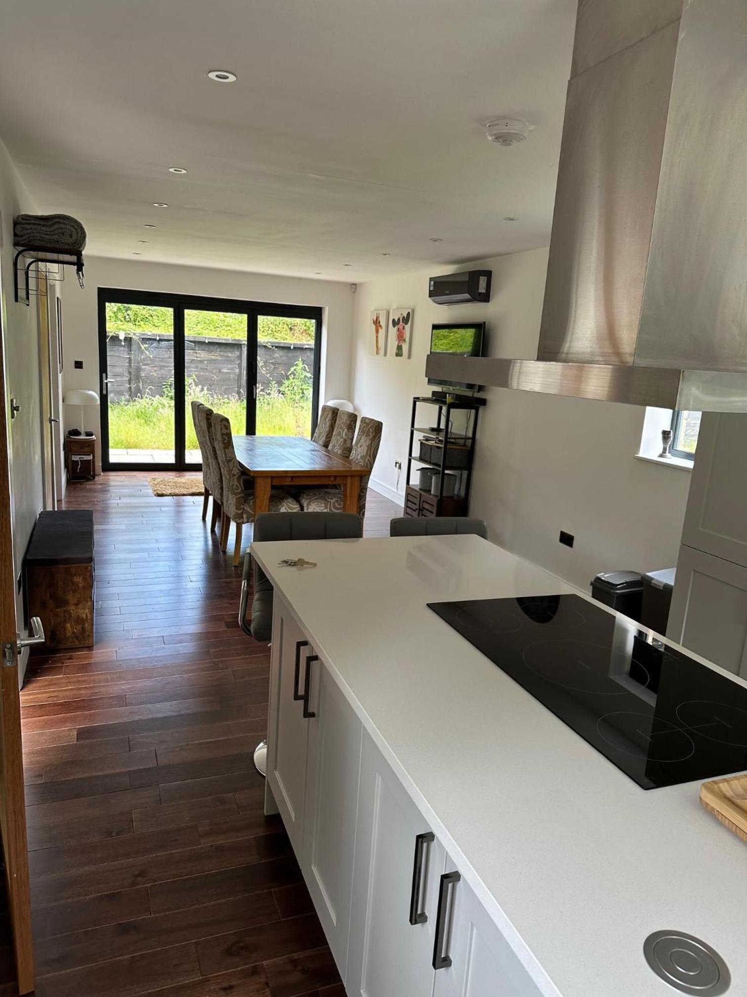 Tranquil Oxford retreat 4 Bedroom House aircon view 5