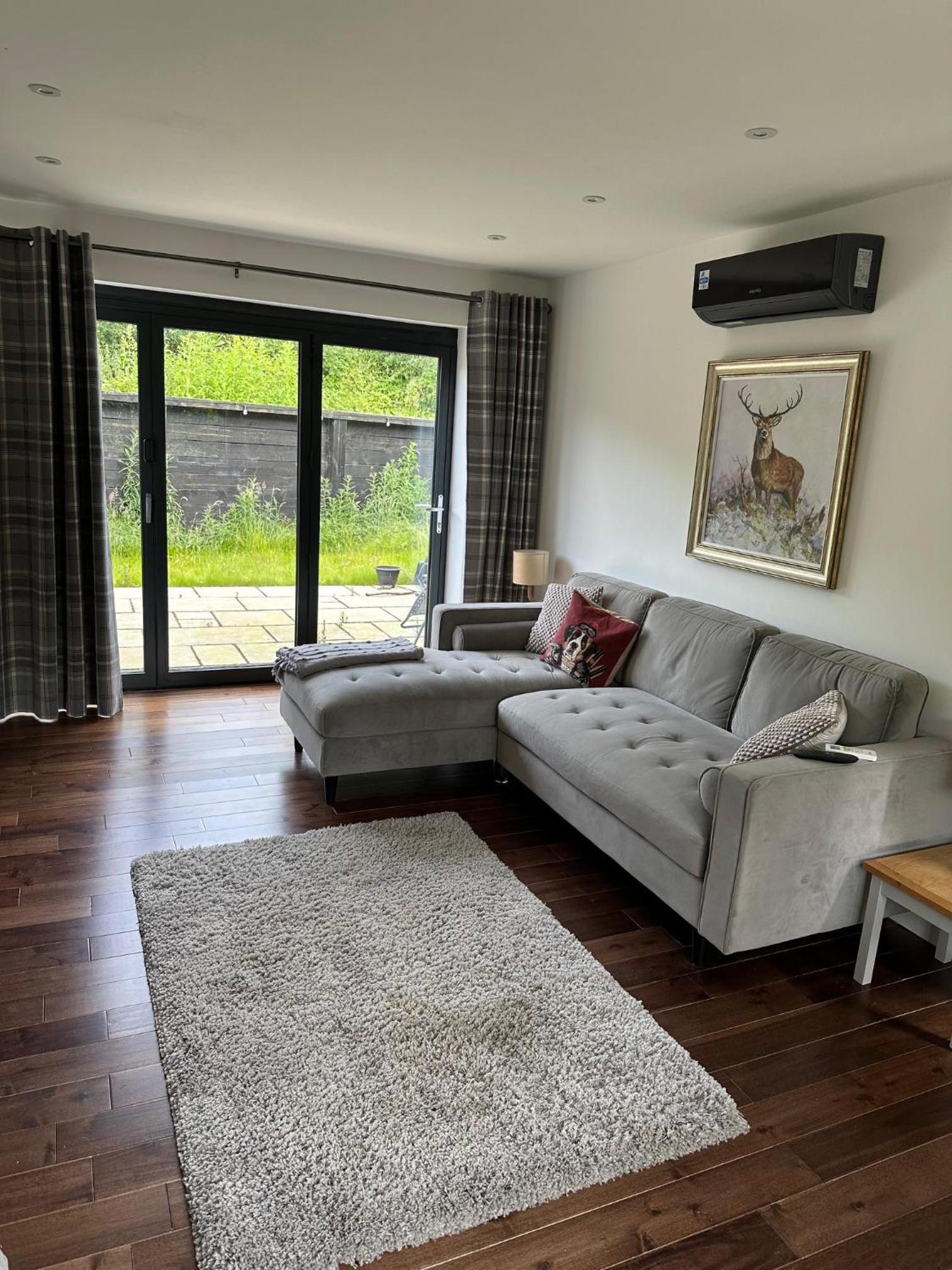 Tranquil Oxford retreat 4 Bedroom House aircon view 4