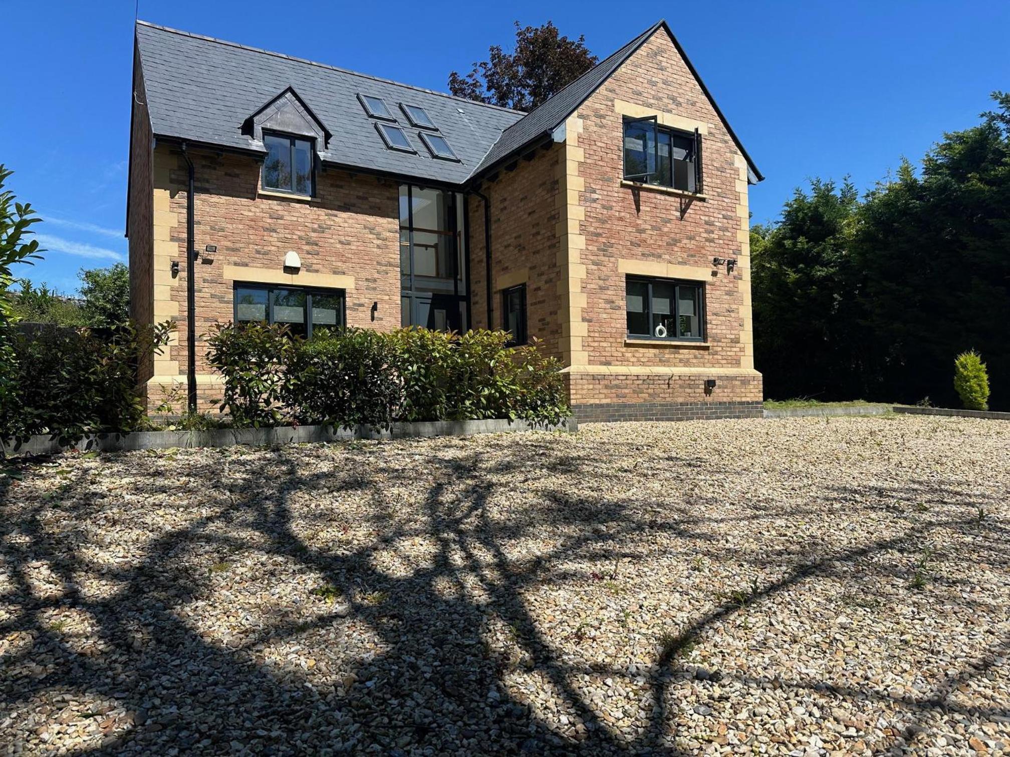 Tranquil Oxford retreat 4 Bedroom House aircon view 2