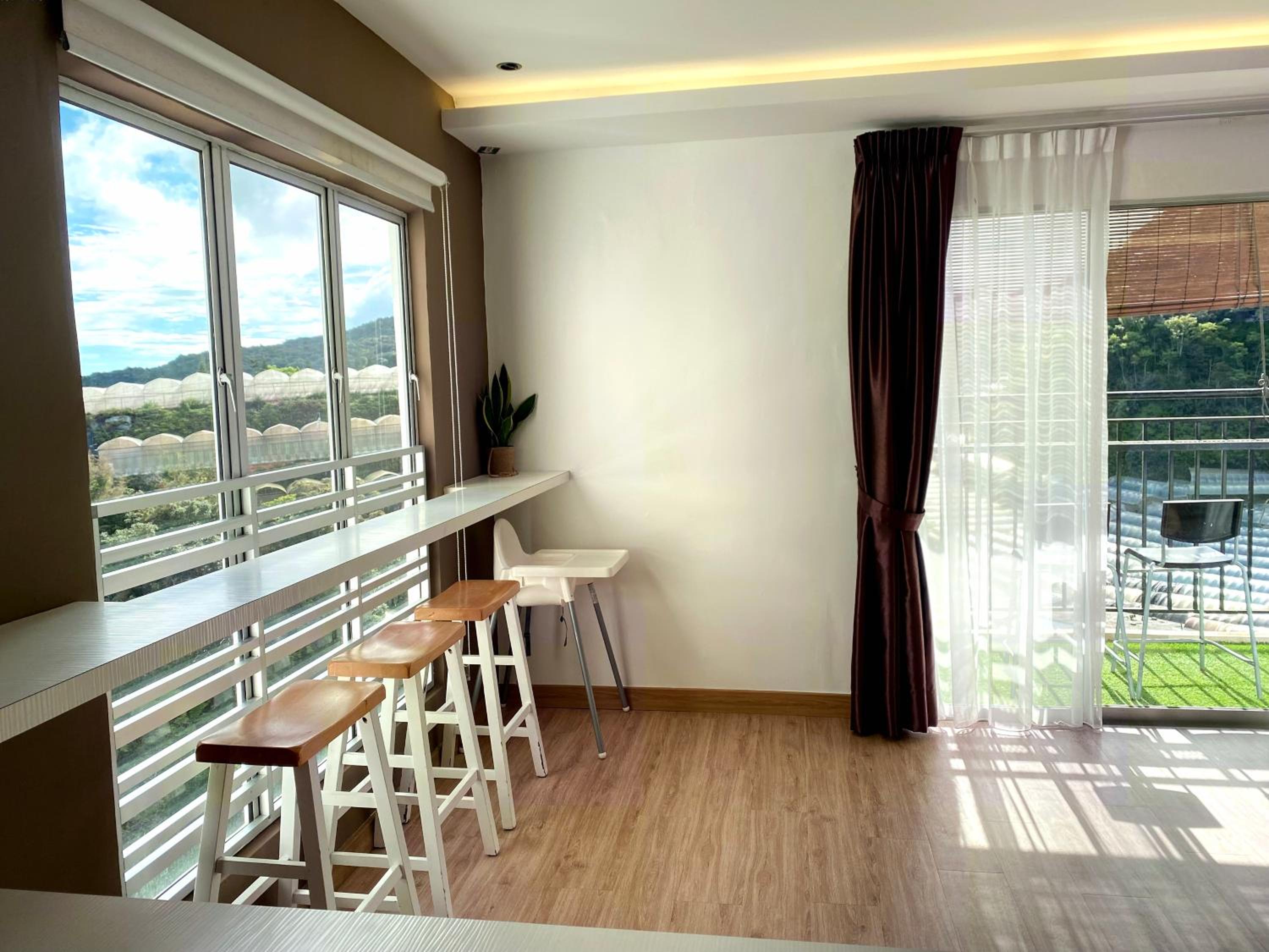 Emerald Avenue Cozy 3R3B Apartment 822