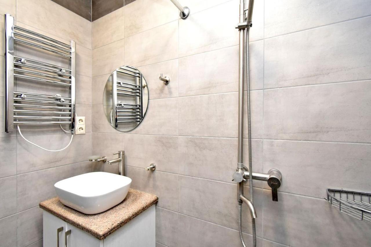 Amiryan street, 1 bedroom Luxe apartment with balcony