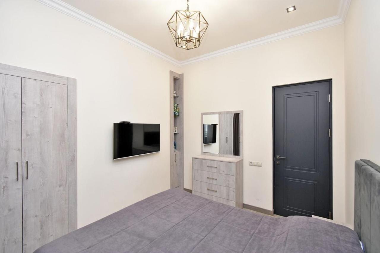 Amiryan street, 1 bedroom Luxe apartment with balcony