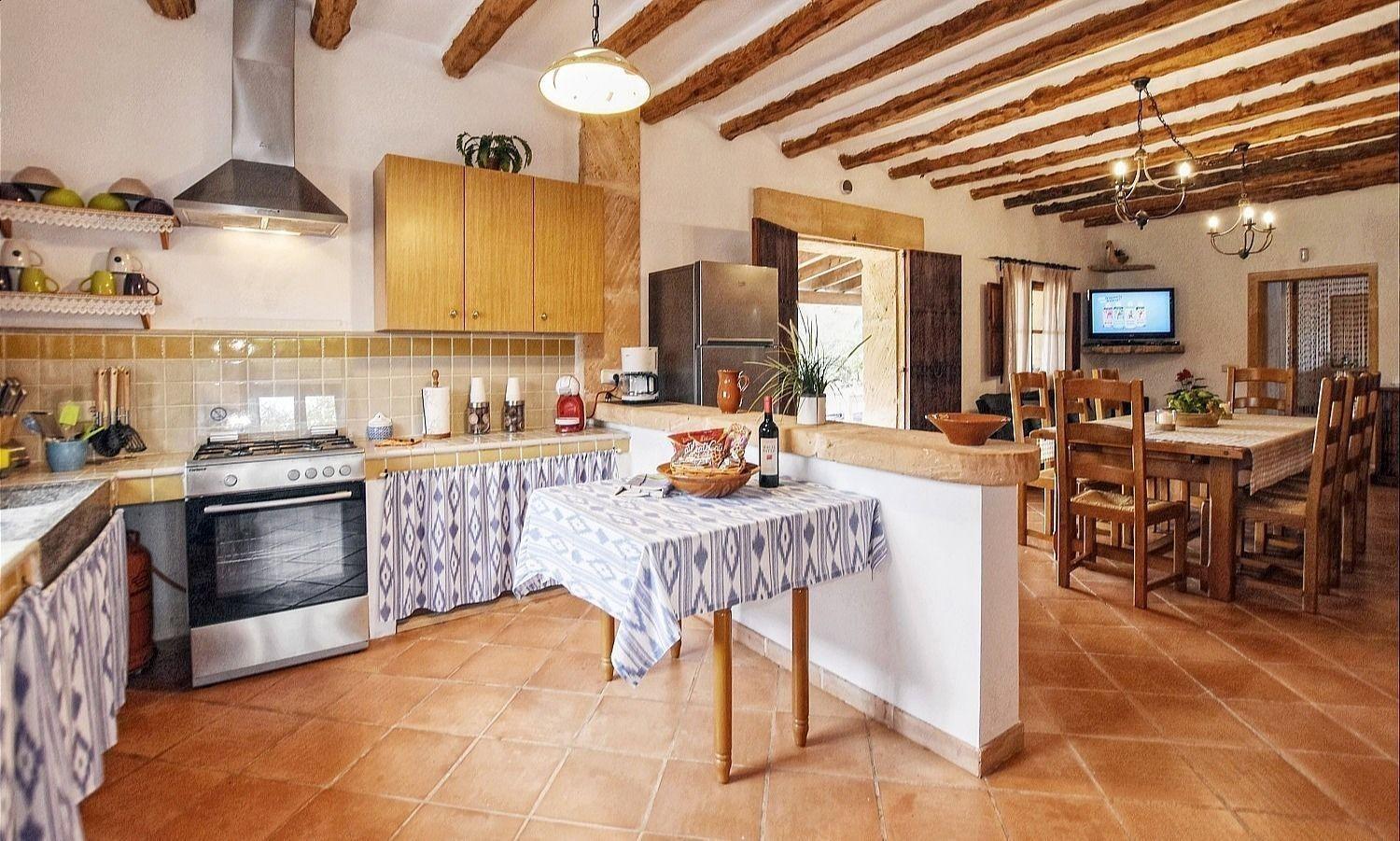 Typisch mallorquinische Finca mit Pool Klimaanlage Wifi und privatem Tennisplatz für 6 Personen