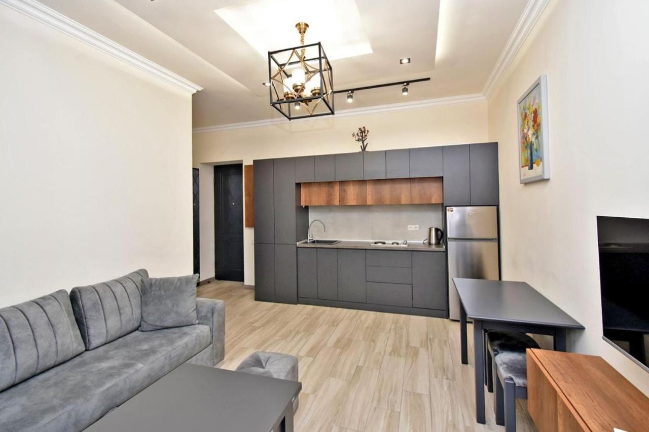 Amiryan street, 1 bedroom Luxe apartment with balcony