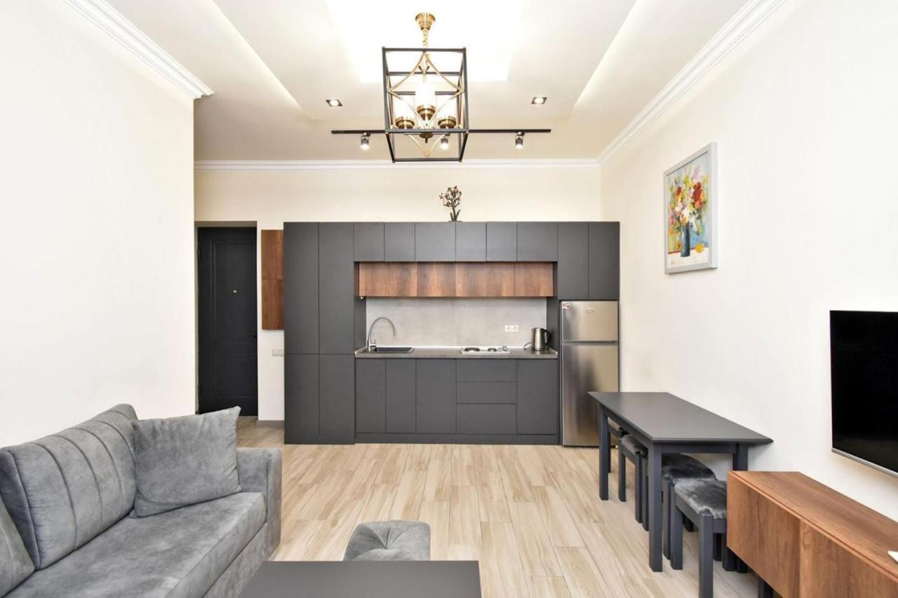 Amiryan street, 1 bedroom Luxe apartment with balcony