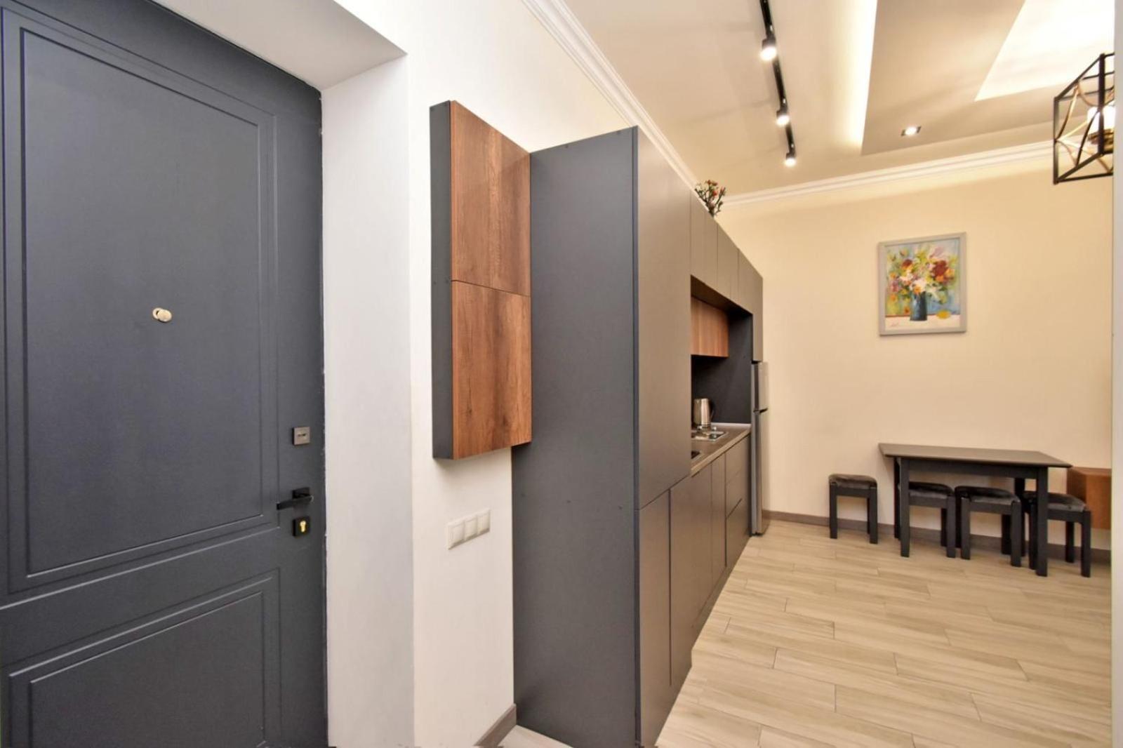 Amiryan street, 1 bedroom Luxe apartment with balcony