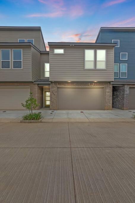 Hotel Cajun French House-2 King Beds-Near Sports Complex - Image 1