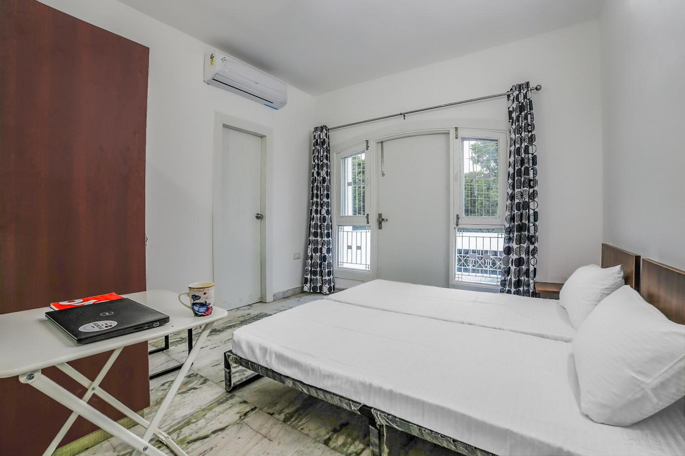 Collection O Shejal Residency