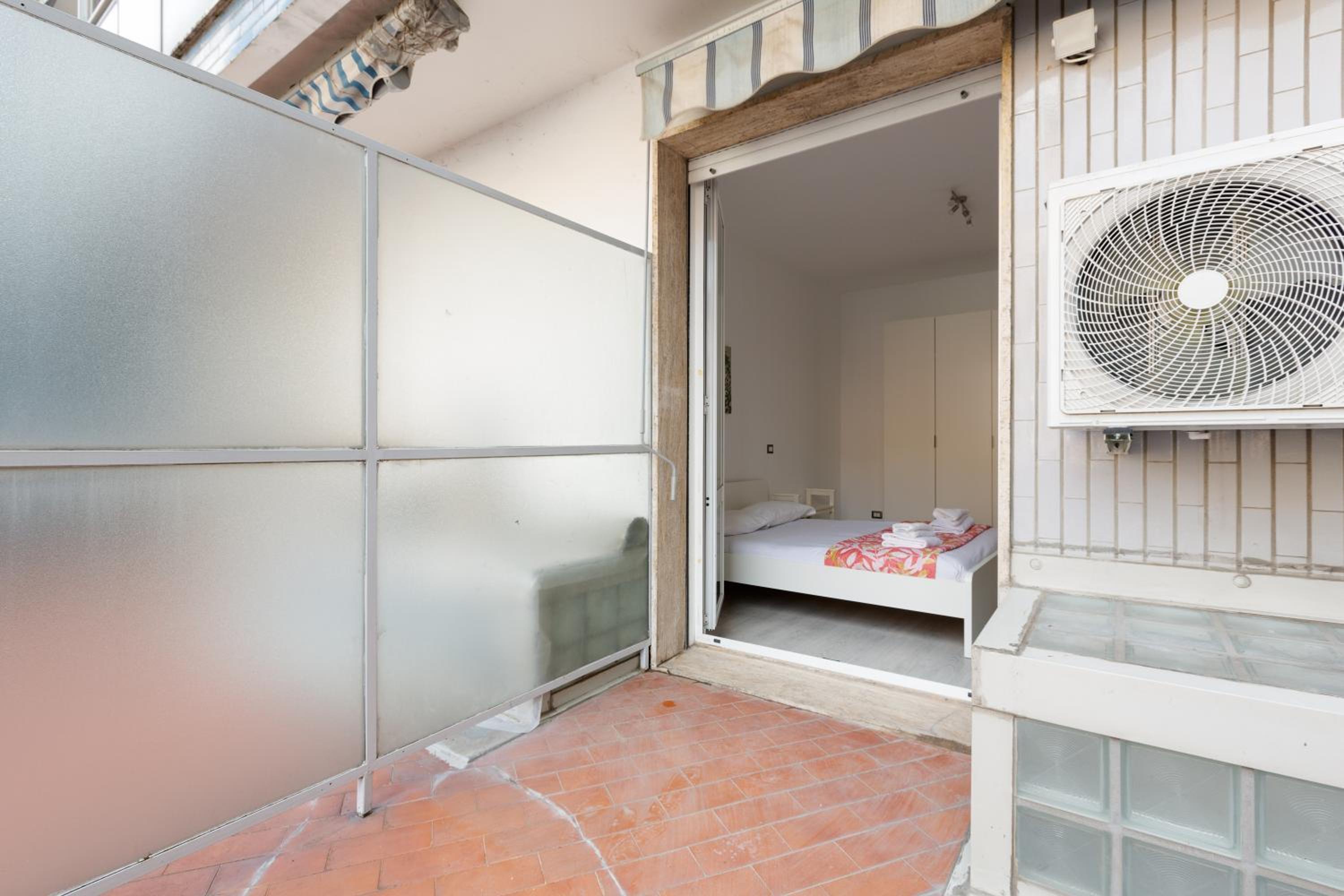 Milan-Corso Lodi Cosy Apartment with small terrace