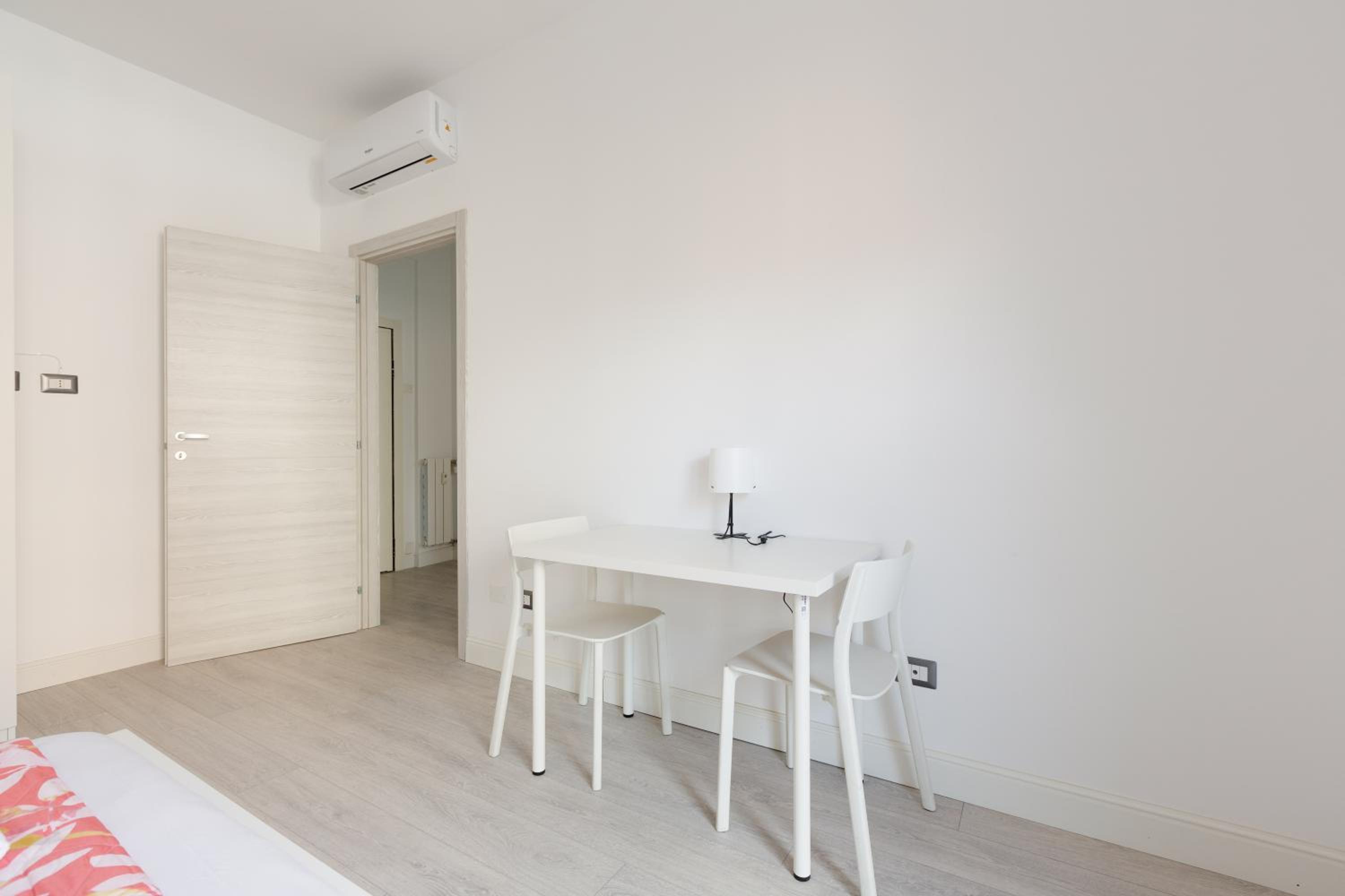 Milan-Corso Lodi Cosy Apartment with small terrace