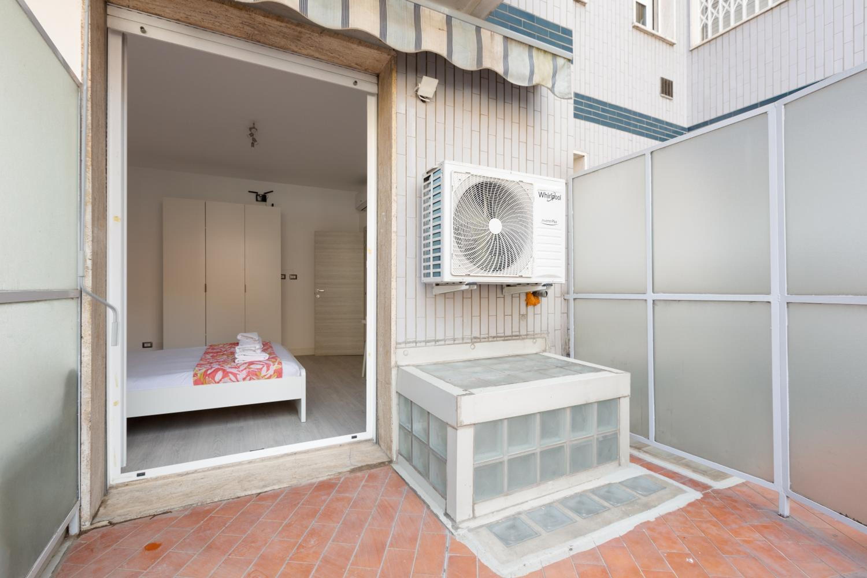 Milan-Corso Lodi Cosy Apartment with small terrace