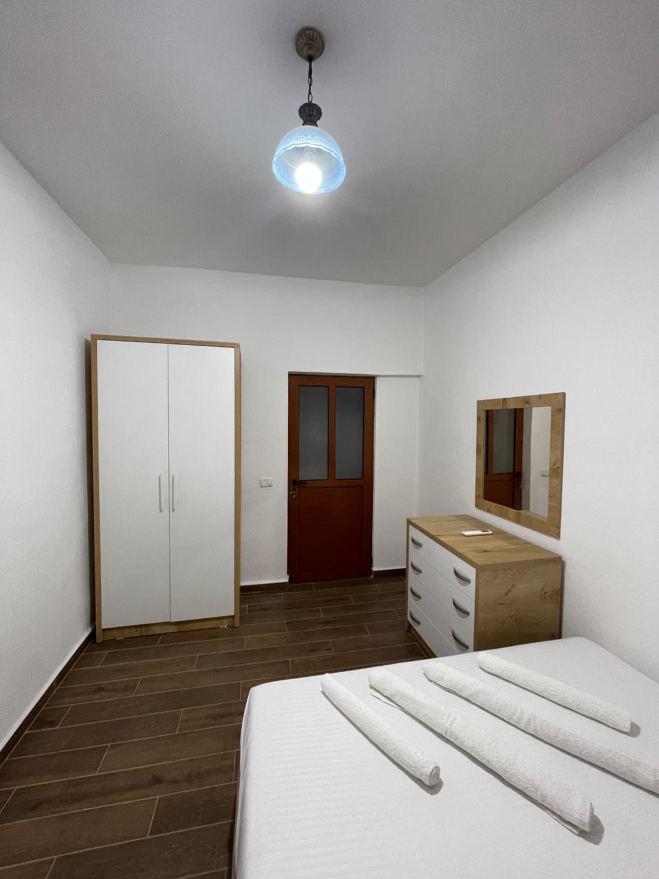 Yllis Rooms