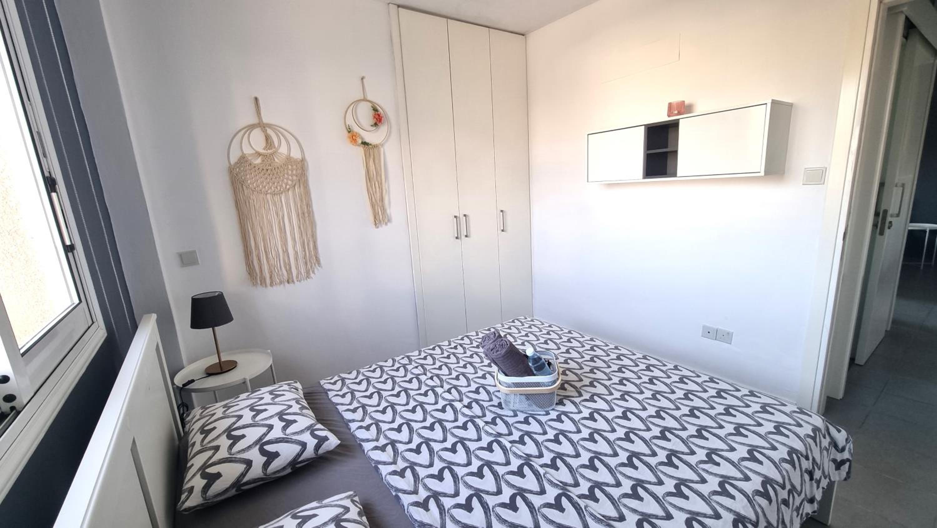Beachside Comfort - 2Br Apt,5 Min to the Beach