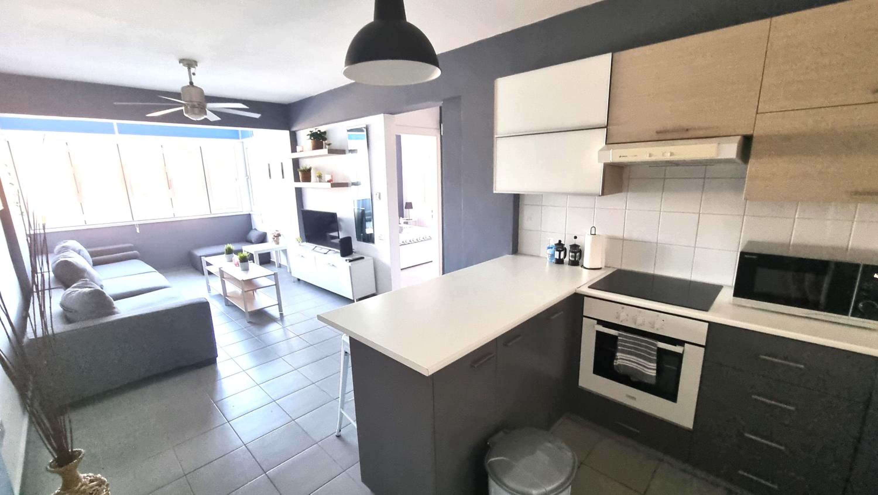 Beachside Comfort - 2Br Apt,5 Min to the Beach