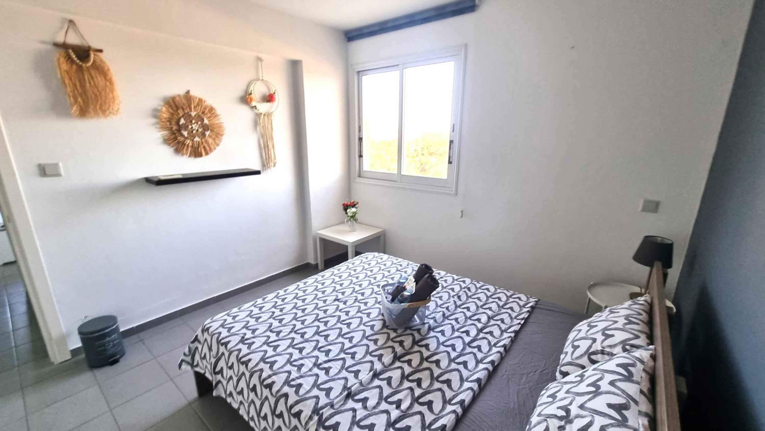 Beachside Comfort - 2Br Apt,5 Min to the Beach
