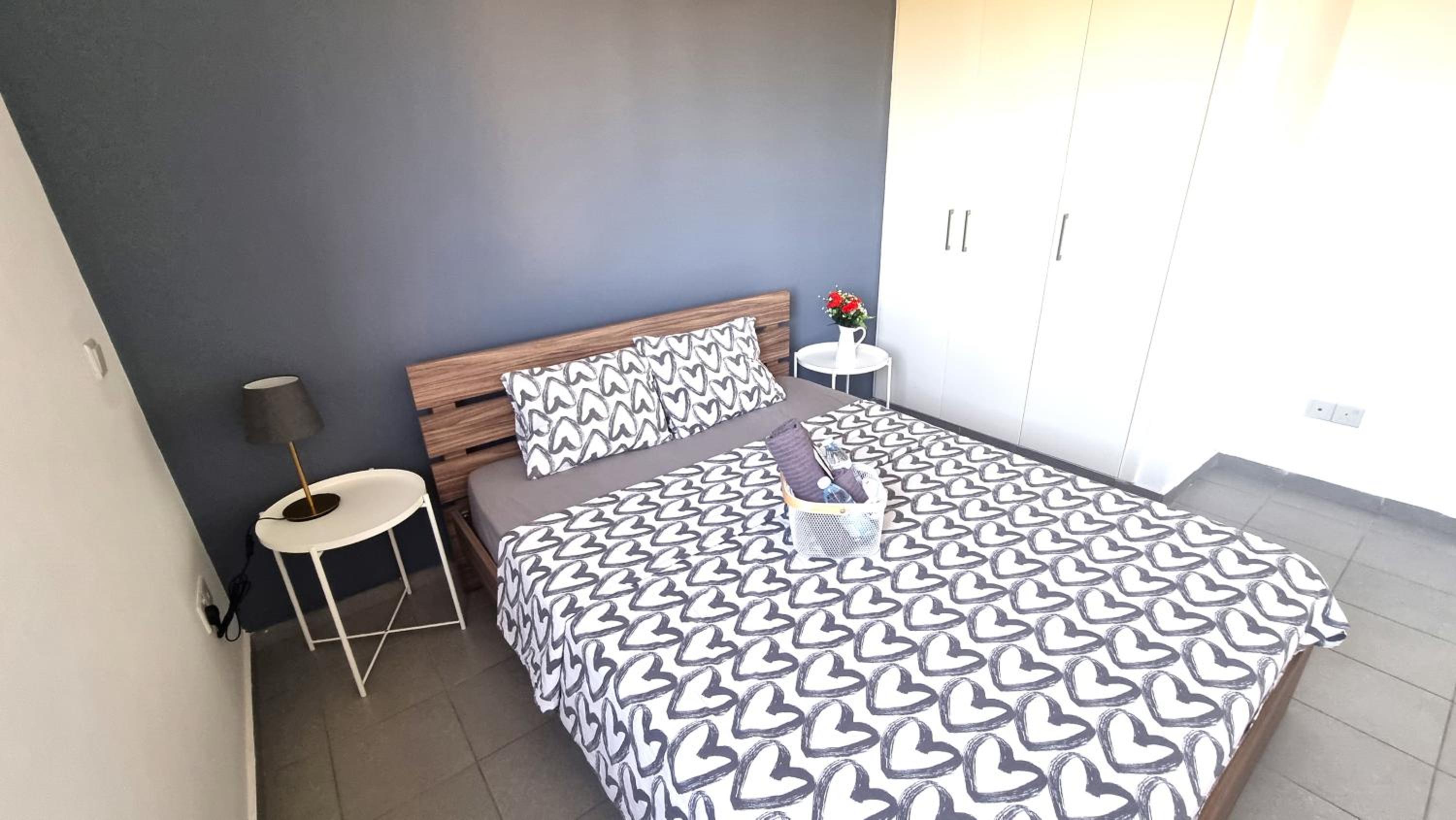 Beachside Comfort - 2Br Apt,5 Min to the Beach