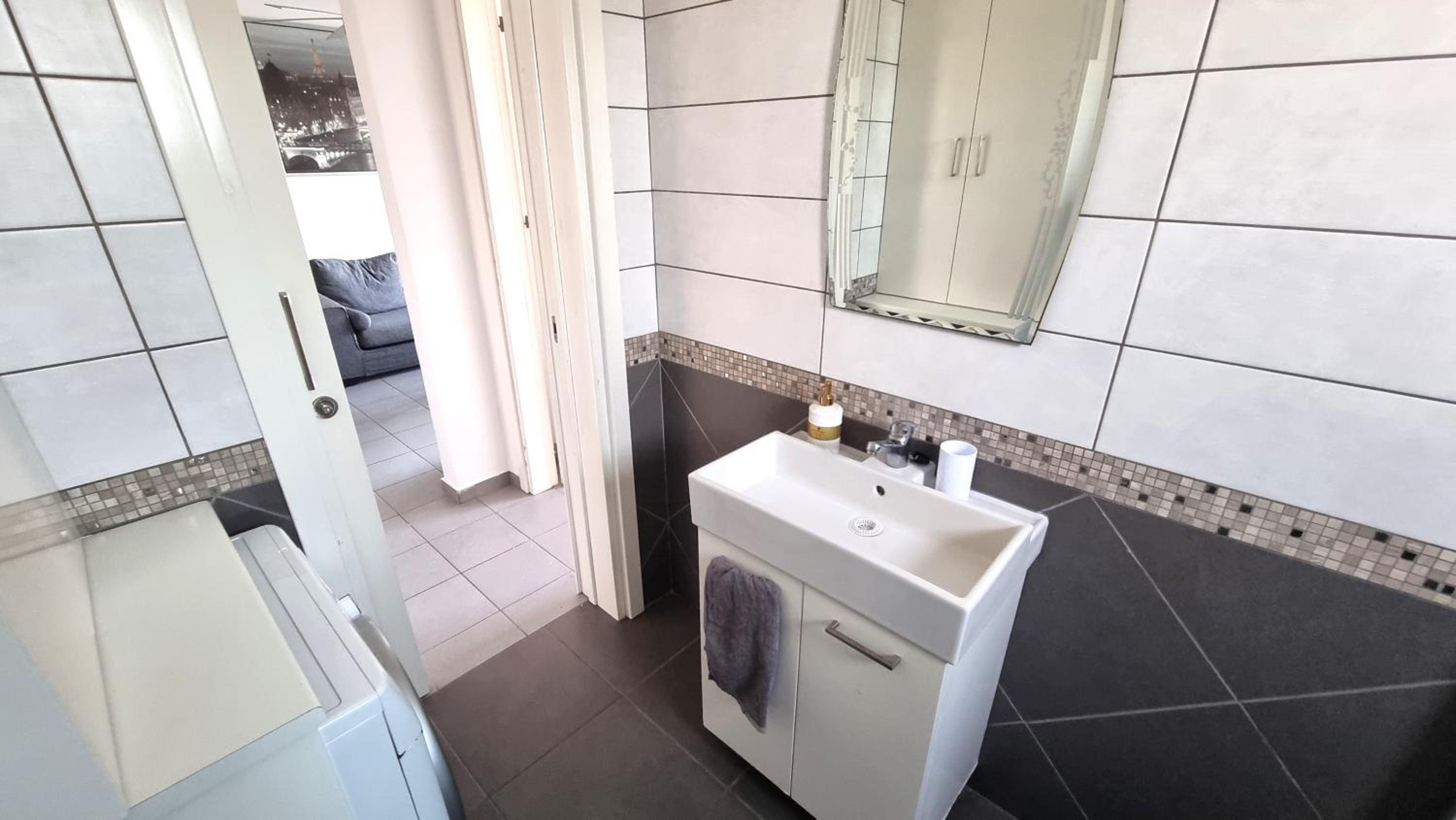 Beachside Comfort - 2Br Apt,5 Min to the Beach