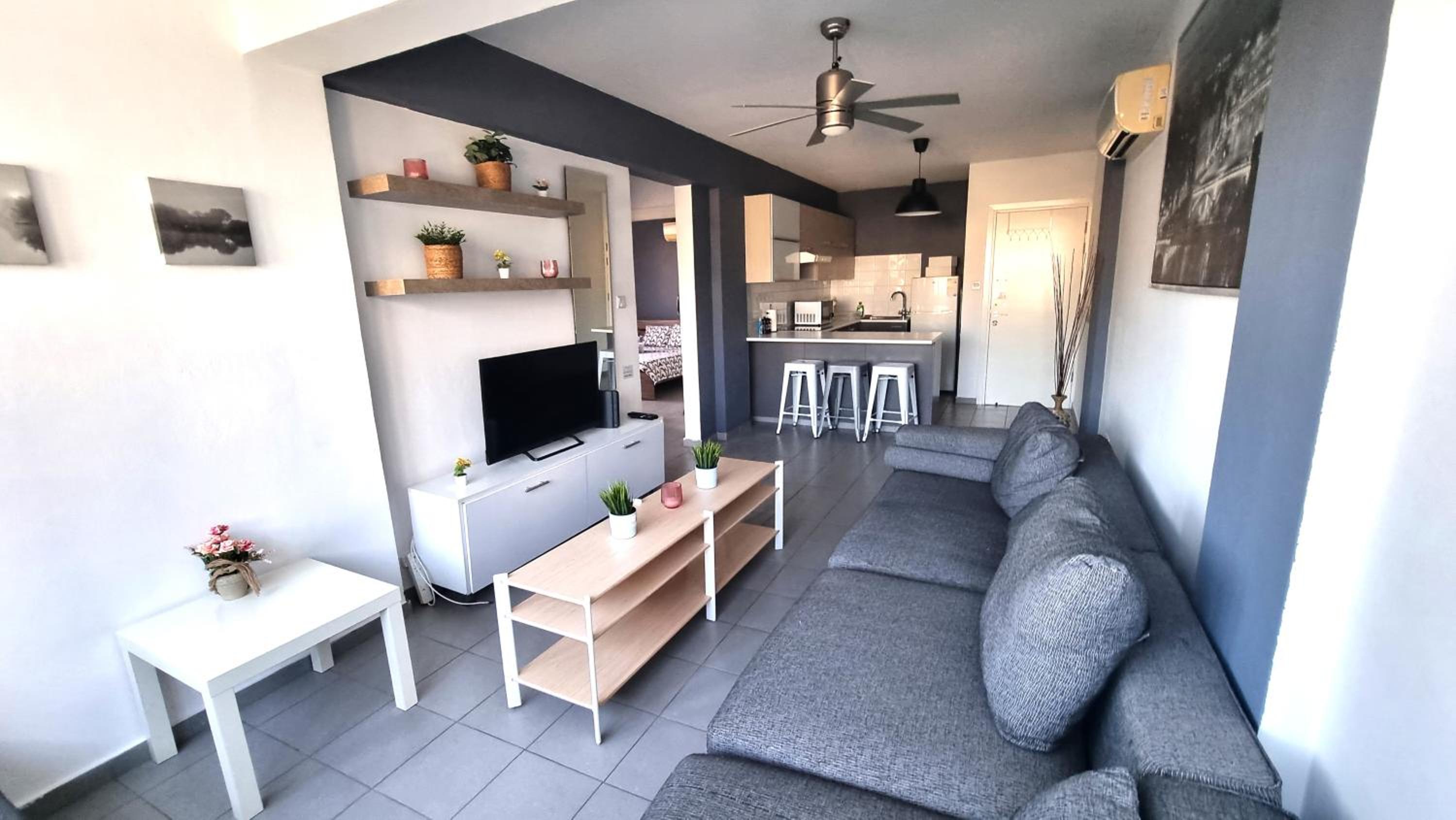 Beachside Comfort - 2Br Apt,5 Min to the Beach