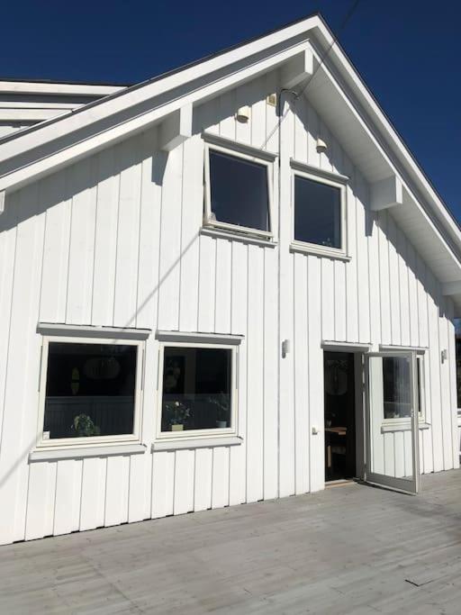 Flott enebolig, med 3 soverom og 2 bad, med kort vei til sentrum