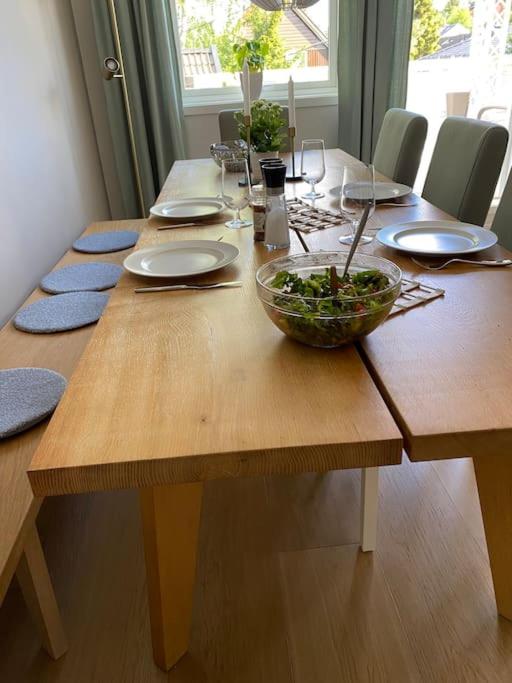Flott enebolig, med 3 soverom og 2 bad, med kort vei til sentrum