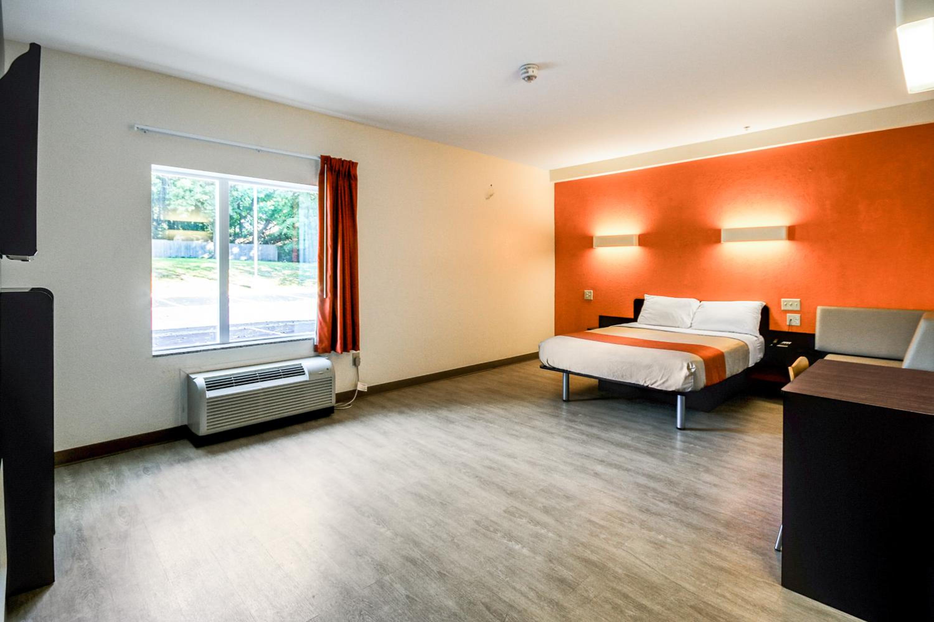 Allentown Vacations - Motel 6-Allentown, PA - Property Image 9