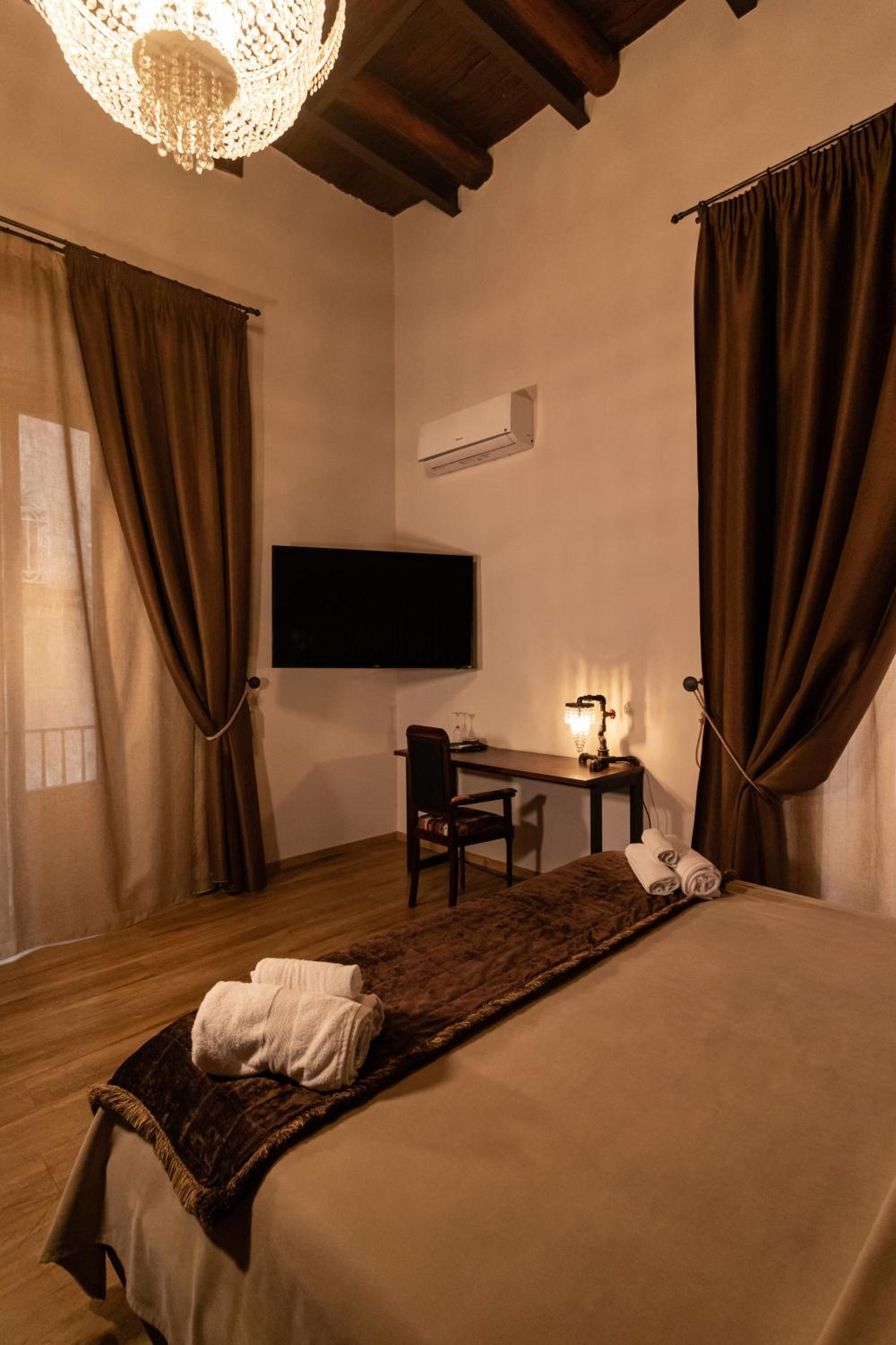 Duomo Luxury Suites