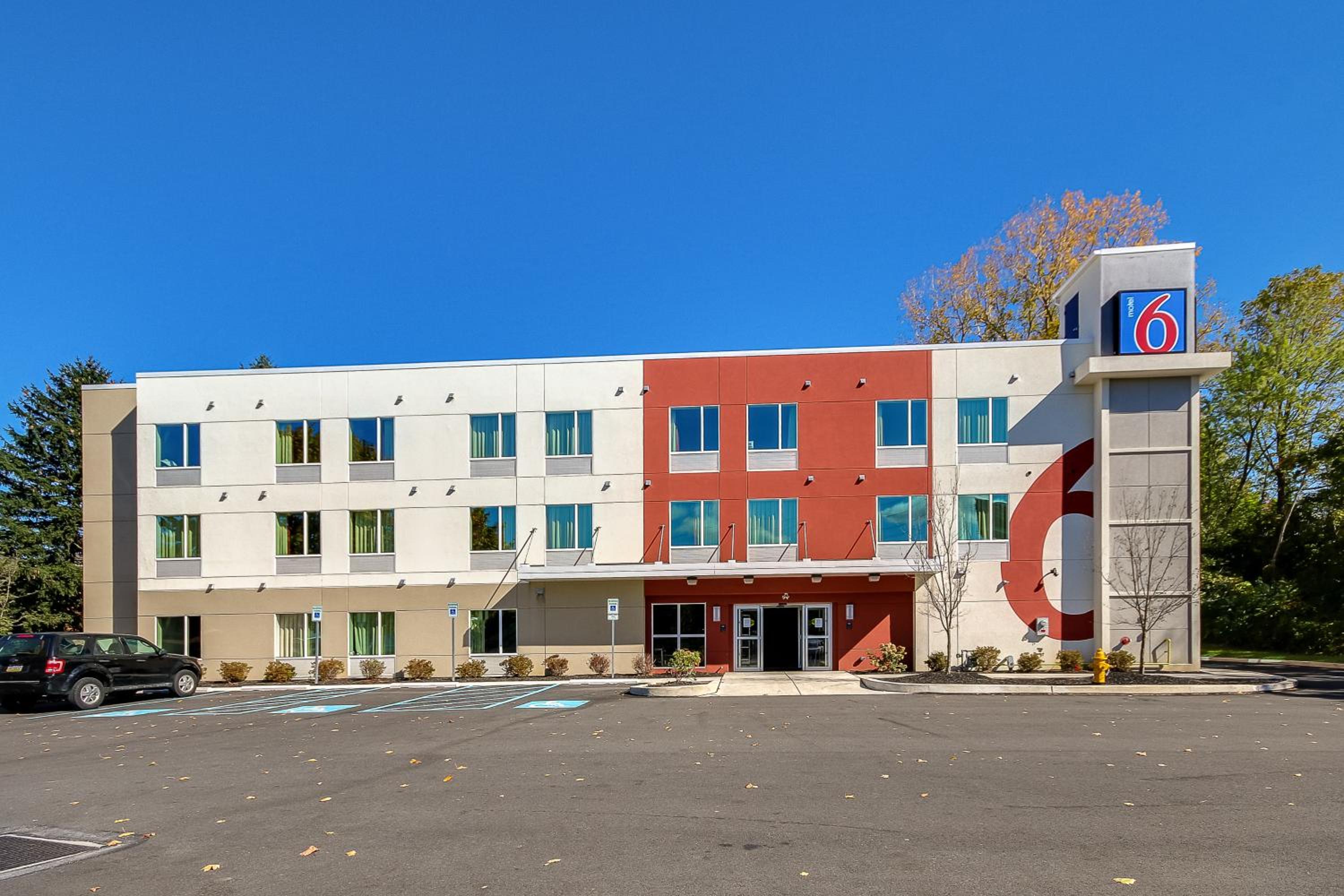 Allentown Vacations - Motel 6-Allentown, PA - Property Image 40