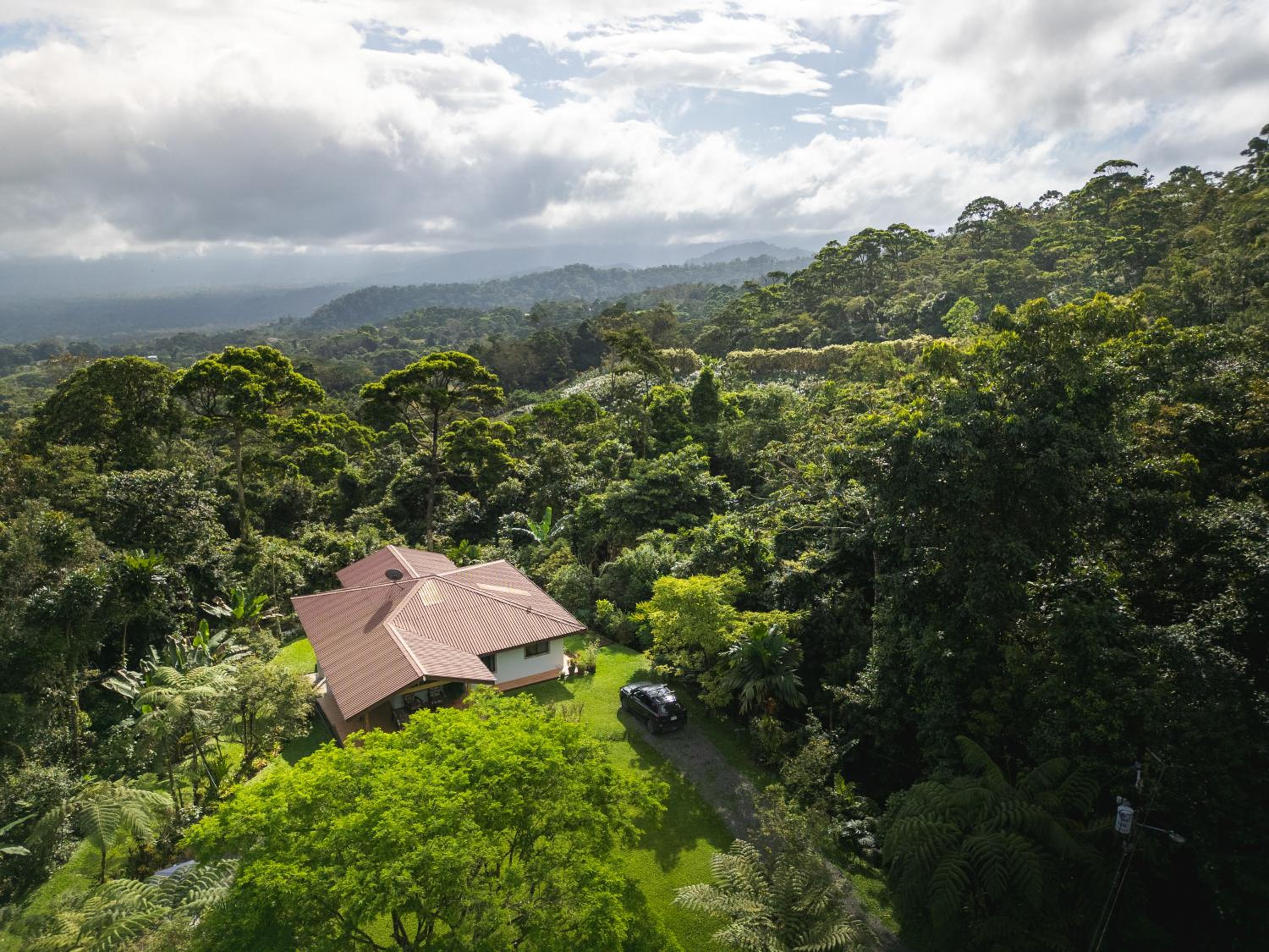 Bromelia House