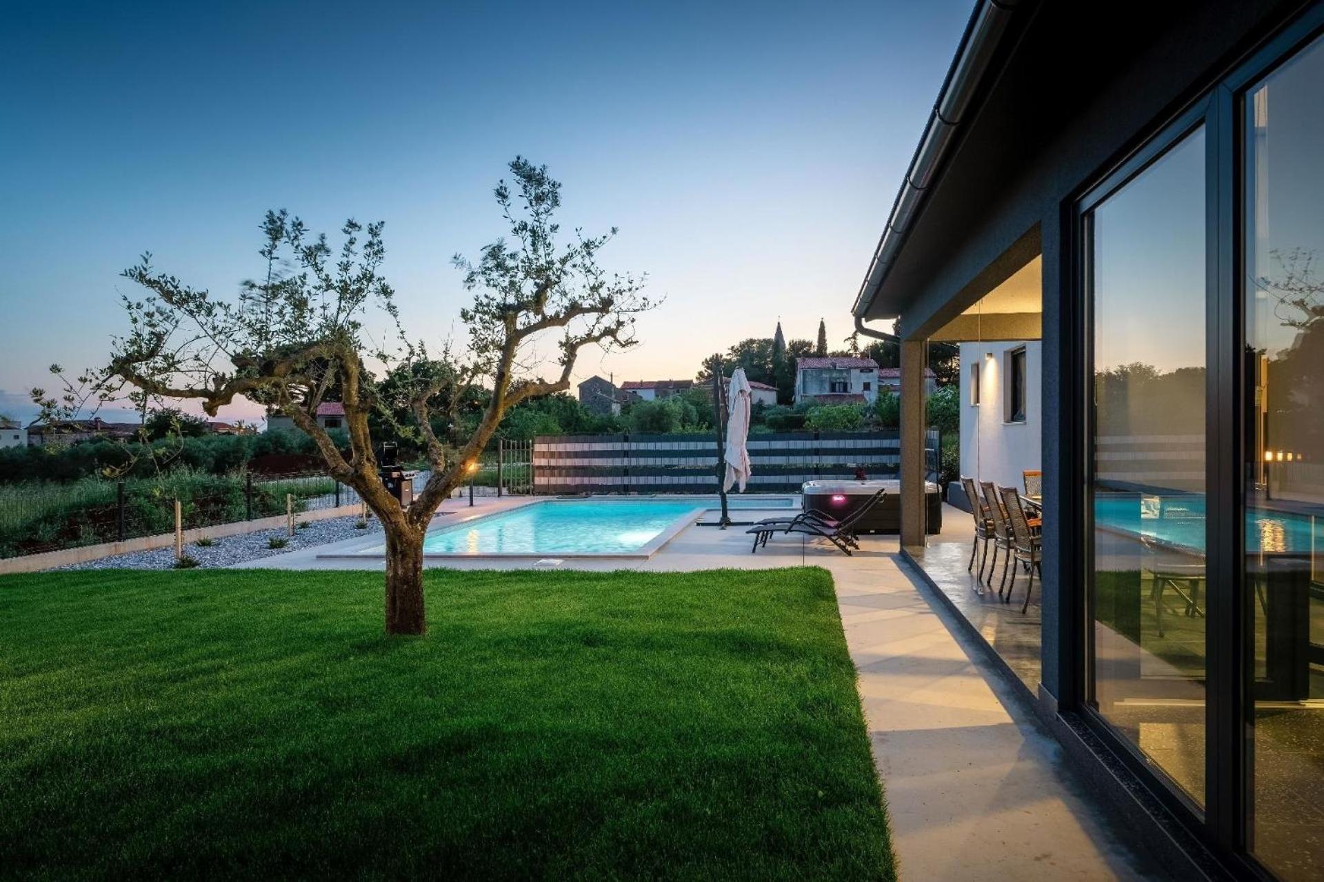 Villa Jasminka mit Pool und Jacuzzi view 2