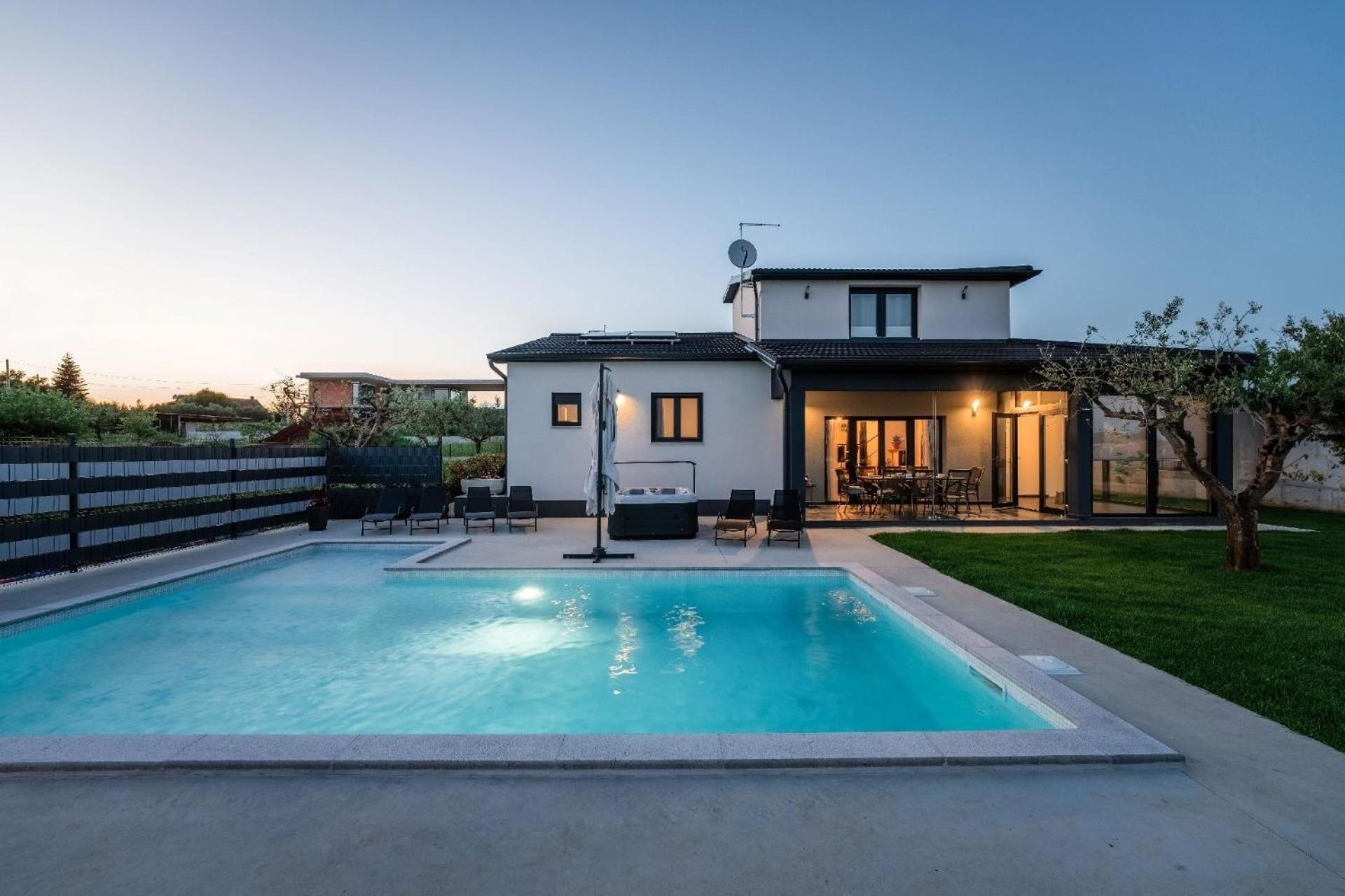 Villa Jasminka mit Pool und Jacuzzi view 3