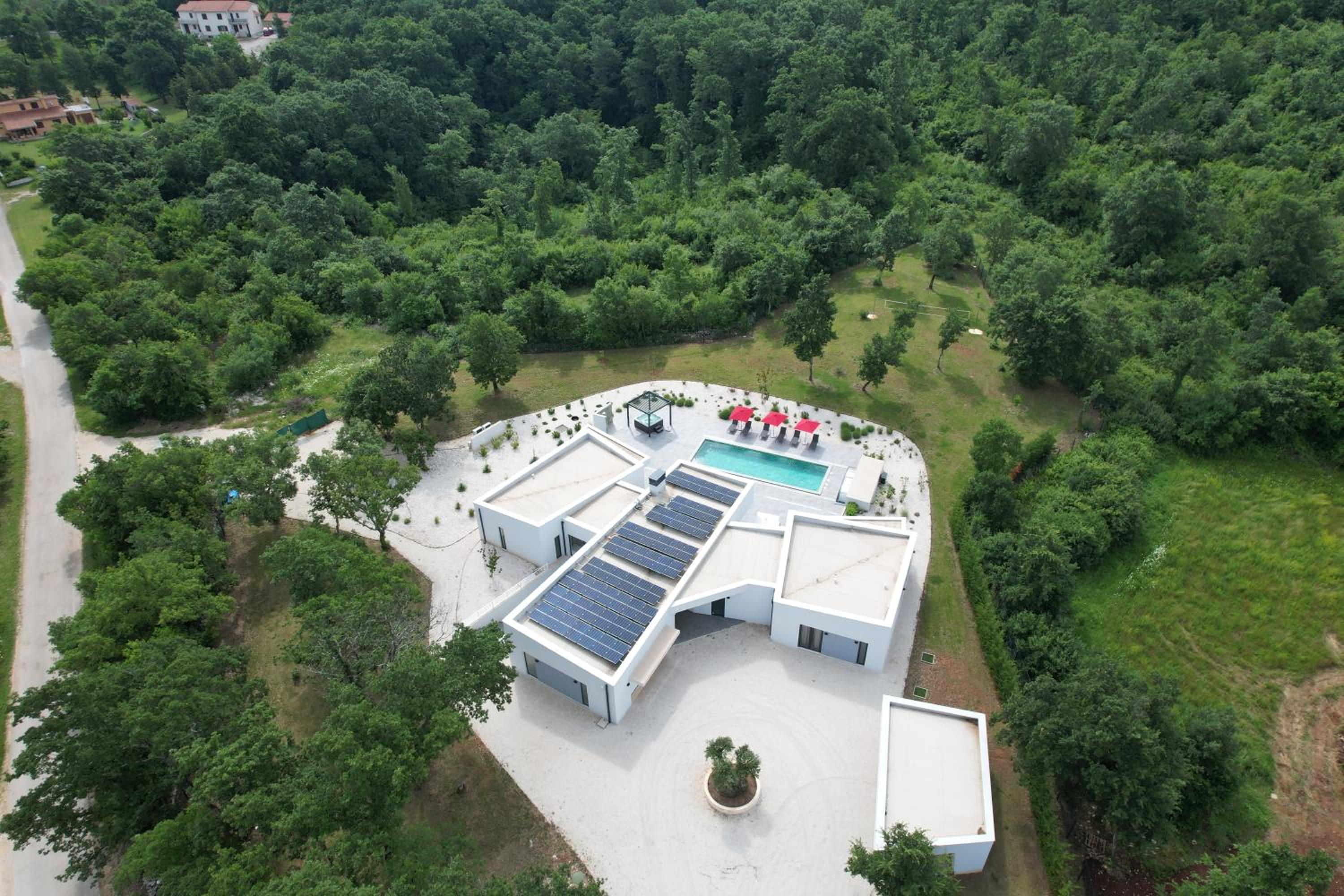 Hotel Villa Vines, Modern luxury in serene seclusion - Image 1