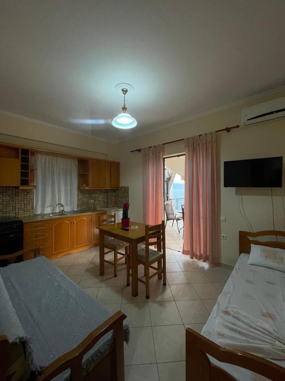 Tomas Apartments