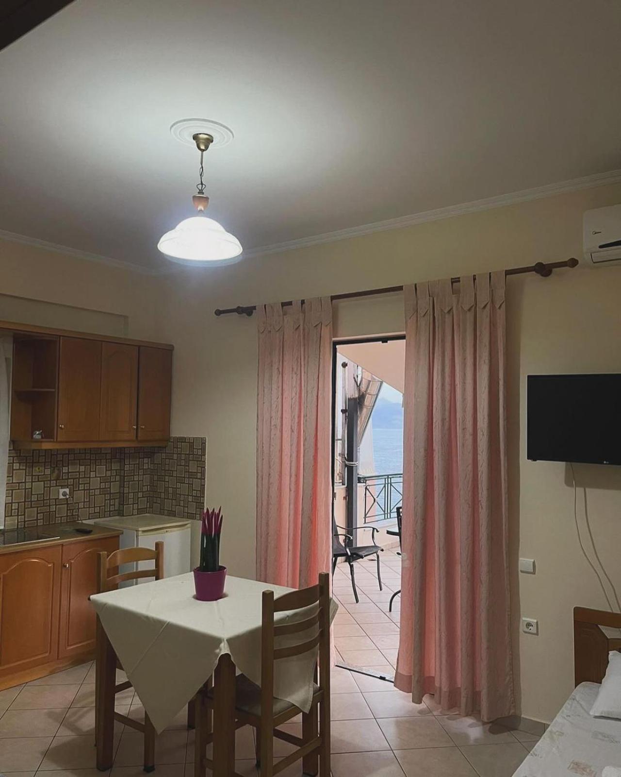 Tomas Apartments